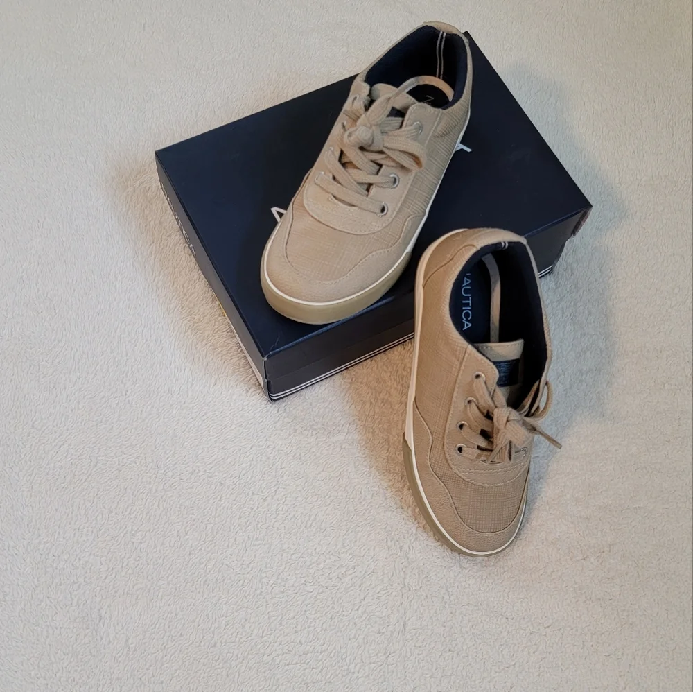 Boy's casual shoes - Picture 1 of 17